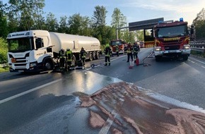 Feuerwehr Gelsenkirchen: FW-GE: Zwei Auffahrunfall und ein aufgerissener Dieseltank eines Lkw - Feuerwehr Gelsenkirchen war dreimal im Einsatz auf der A42.