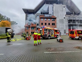 FW Hünxe: Feuerwehren aus Hünxe, Hamminkeln und Voerde proben den Ernstfall am Institut der Feuerwehr in Münster
