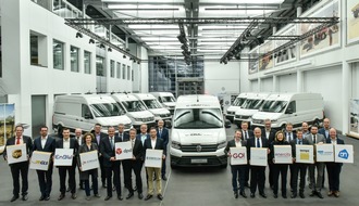 VW Volkswagen Nutzfahrzeuge AG: Die ersten e-Crafter in Kundenhand: Praxiseinsatz des Elektro-Transporters läuft an