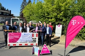 Deutsche Telekom AG: Spatenstich für „Dunkelgraue Flecken“: Kreis startet nächste Stufe beim Glasfaserausbau