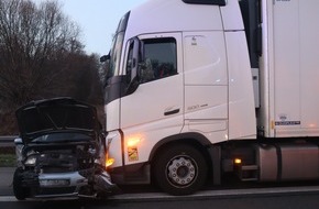 Polizei Bielefeld: POL-BI: Betrunkener Skoda-Fahrer verursacht Unfall