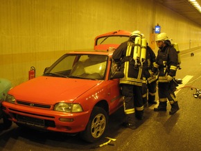 FW-AR: Einsatzkräfte üben den Ernstfall in Arnsberger Autobahn-Tunnel