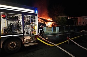 Feuerwehr der Stadt Arnsberg: FW-AR: Scheune steht in Vollbrand