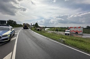 Feuerwehr Weinheim: FW Weinheim: Verkehrsunfall auf der Kreisverbindungsstraße, Pkw landet auf der Seite