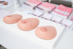 PINK CUBE heute in Zürich: Brustkrebsvorsorge auf dem Europaplatz