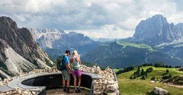 DOLOMITES Val Gardena: Curona de Gherd&euml;ina: Dolomiten-Wandern-Deluxe in 5 Akten