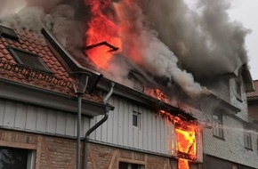 Landespolizeiinspektion Nordhausen: LPI-NDH: Wohnhaus in Vollbrand