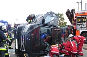 Feuerwehr Essen: FW-E: Schwerer Verkehrsunfall auf der Burggrafenstraße, eine verletzte Person