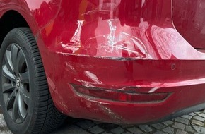 Kreispolizeibeh&ouml;rde Oberbergischer Kreis: POL-GM: Unfallflucht in der H&uuml;ckeswagener Innenstadt - Polizei sucht nach Zeugen