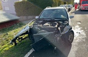 Kreispolizeibeh&ouml;rde Oberbergischer Kreis: POL-GM: Autos kollidieren auf der B256