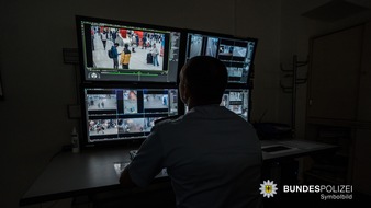 Bundespolizeidirektion M&uuml;nchen: Bundespolizeidirektion M&uuml;nchen: Exhibitionistische Handlung am Bahnsteig / Tatverd&auml;chtiger dank Kameraaufzeichnung identifiziert