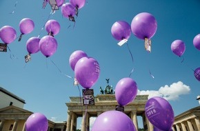 Deutschland - Mein Garten (eine Initiative der Bundesvereinigung der Erzeugerorganisationen Obst und Gemüse / BVEO): Startschuss zur Pflaumen- und Zwetschgensaison: Die BVEO lässt 1.000 Ballons in den Berliner Himmel steigen (FOTO)