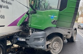 Polizei Duisburg: POL-DU: Mündelheim: Lkw prallt gegen Lkw