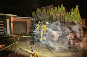 Feuerwehr Grevenbroich: FW Grevenbroich: Erfreulich entspannter Start der Feuerwehr Grevenbroich ins neue Jahr / Feierstimmung in der Stadt, weniger Einsätze als im Vorjahr, ein PKW ausgebrannt