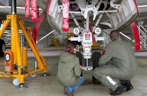 Presse- und Informationszentrum Marine: Marineflieger statt Klassenzimmer - Tag der Schulen in Nordholz