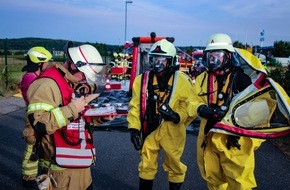 Freiwillige Feuerwehr Mechernich: FW Mechernich: Briefumschlag im Zustellstützpunkt der Deutschen Post Mechernich löst Gefahrguteinsatz aus