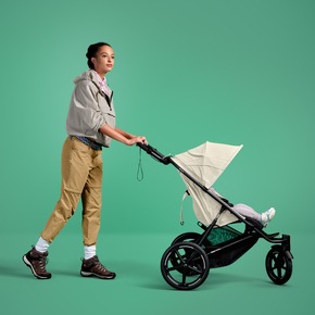 Über Stock und über Steine? CYBEX Avi Spin bringt Bewegung in den Familienalltag