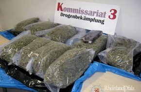 Polizeipräsidium Westpfalz: POL-PPWP: Drogenschmuggler auf der Autobahn gestoppt