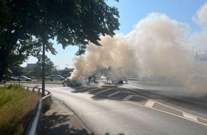 Polizei Wolfsburg: POL-WOB: Pkw gerät während der Fahrt in Brand