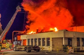 Feuerwehr Dresden: FW Dresden: Großbrand in einem Entsorgungsbetrieb
