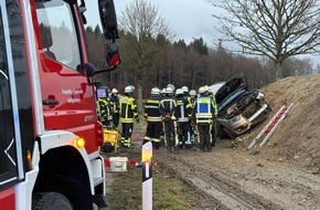Kreisfeuerwehrverband Bodenseekreis e. V.: KFV Bodenseekreis: Verkehrsunfall: Feuerwehr befreit Fahrerin aus Zwangslage