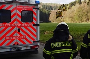 Feuerwehr Plettenberg: FW-PL: OT-Lettmecke. Glasschale mit heißer Götterspeise zerplatzt. 7-jähriges Kind erleidet Verbrühungen. Rettungshubschrauber im Einsatz