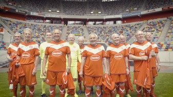 uhlsport GmbH: Neues Heimtrikot im Zeichen der Tradition / uhlsport und Fortuna Düsseldorf präsentieren das neue Heimtrikot 2018/2019