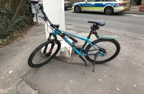 Polizeidirektion Trier: POL-PDTR: Verkehrsunfall mit Flucht in der Zeughausstraße - Radfahrer läuft nach Zusammenstoß davon