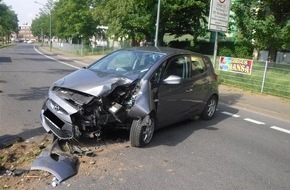 Polizei Düren: POL-DN: Gegen Baum gefahren