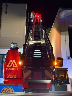 FW Beverungen: Zehn neue Drehleitermaschinisten für die Feuerwehr Beverungen / Erfolgreicher Lehrgangsabschluss der neuen Fachleute