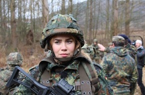 ProSieben: Dienst an der Waffe. Palina Rojinski muss zur Bundeswehr