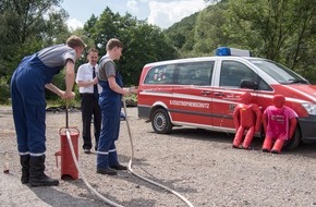 Feuerwehr Lennestadt: FW-OE: "Edeltraud" und "Flori" jetzt Mitglieder der Jugendfeuerwehr Lennestadt