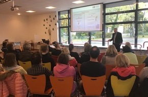 Polizei Paderborn: POL-PB: Erlaubt ist gar nichts - Lehrerfortbildung im Bereich Drogenprävention