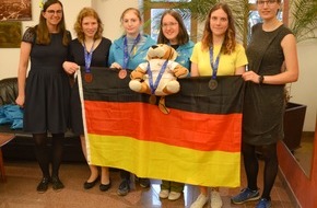 Bildung & Begabung gemeinnützige GmbH: European Girls‘ Mathematical Olympiad: Deutsche Nachwuchs-Mathematikerinnen gewinnen vier Medaillen