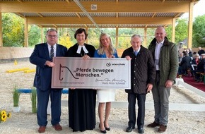 NÜRNBERGER Versicherung: Neuer Name für Reittherapiezentrum der Lebenshilfe Nürnberger Land