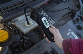 PEARL GmbH: AGT Professional Bremsflüssigkeits-Tester mit Display, LED, Wassererkennung, DOT3/4/5.1: Auf Nummer sicher gehen und Bremsflüssigkeit selbst prüfen