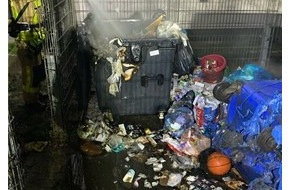 Polizei Mettmann: POL-ME: Unbekannte z&uuml;nden Abfallcontainer an - 2603113