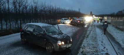 POL-STD: Wintereinbruch auf den Straßen im Landkreis Stade - mehrere Unfälle am frühen Morgen - nur leicht verletzte Personen