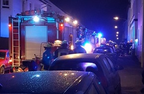 Feuerwehr der Stadt Arnsberg: FW-AR: Feuerwehrmann aus der Nachbarschaft hilft bei Brand im Bad