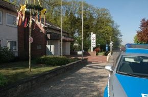 Polizeiinspektion Cuxhaven: POL-CUX: Bewaffneter Bankräuber entkommt zu Fuß - Fahndungsaktion der Polizei dauert an (Fotoanlage)