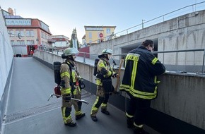 Feuerwehr Weinheim: FW Weinheim: Angebranntes Essen l&ouml;st Feuerwehreinsatz im 3-Glocken-Center aus