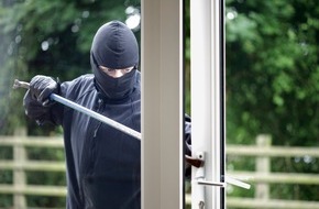 CosmosDirekt: Alle dreieinhalb Minuten ein Wohnungseinbruch in Deutschland: Wie Sie sich richtig versichern (FOTO)