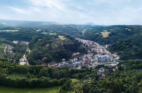 NOMOS Glash&uuml;tte: Zum 9. November in Glash&uuml;tte: 33 Jahre nach dem Mauerfall ist "Glash&uuml;tte" die mit Abstand am besten gesch&uuml;tzte Herkunftsbezeichnung Deutschlands