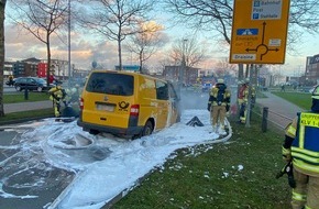 Feuerwehr Kleve: FW-KLE: Brand eines Zustellerfahrzeuges an der Hafenstraße