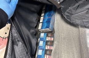 Hauptzollamt Ulm: HZA-UL: Kontrollen am Bodensee-Airport/Zoll stoppt Zigarettenschmuggler und findet Softair-Waffe