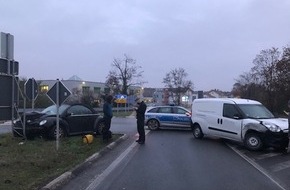 Polizeidirektion Worms: POL-PDWO: Worms - Autofahrer bei Frontalzusammenstoß verletzt