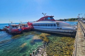 Feuerwehr Konstanz: FW Konstanz: Schiffsunfall am Konstanzer Hafen