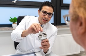 AMEOS Krankenhausgesellschaft Oberhausen mbH: Schonend, funktionserhaltend, effektiv: AMEOS Klinikum St. Clemens Oberhausen setzt auf moderne Schlittenprothesen bei Knieschäden