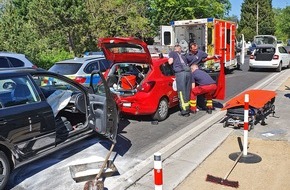 Polizei Mettmann: POL-ME: Über 2 Promille: Solinger bei Verkehrsunfall in Langenfeld schwer verletzt - Führerschein sichergestellt - Langenfeld - 2004142