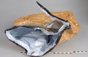 Polizei Düsseldorf: POL-D: Ladendieb mit "Klautüte" unterwegs - Hochwertige Textilien s